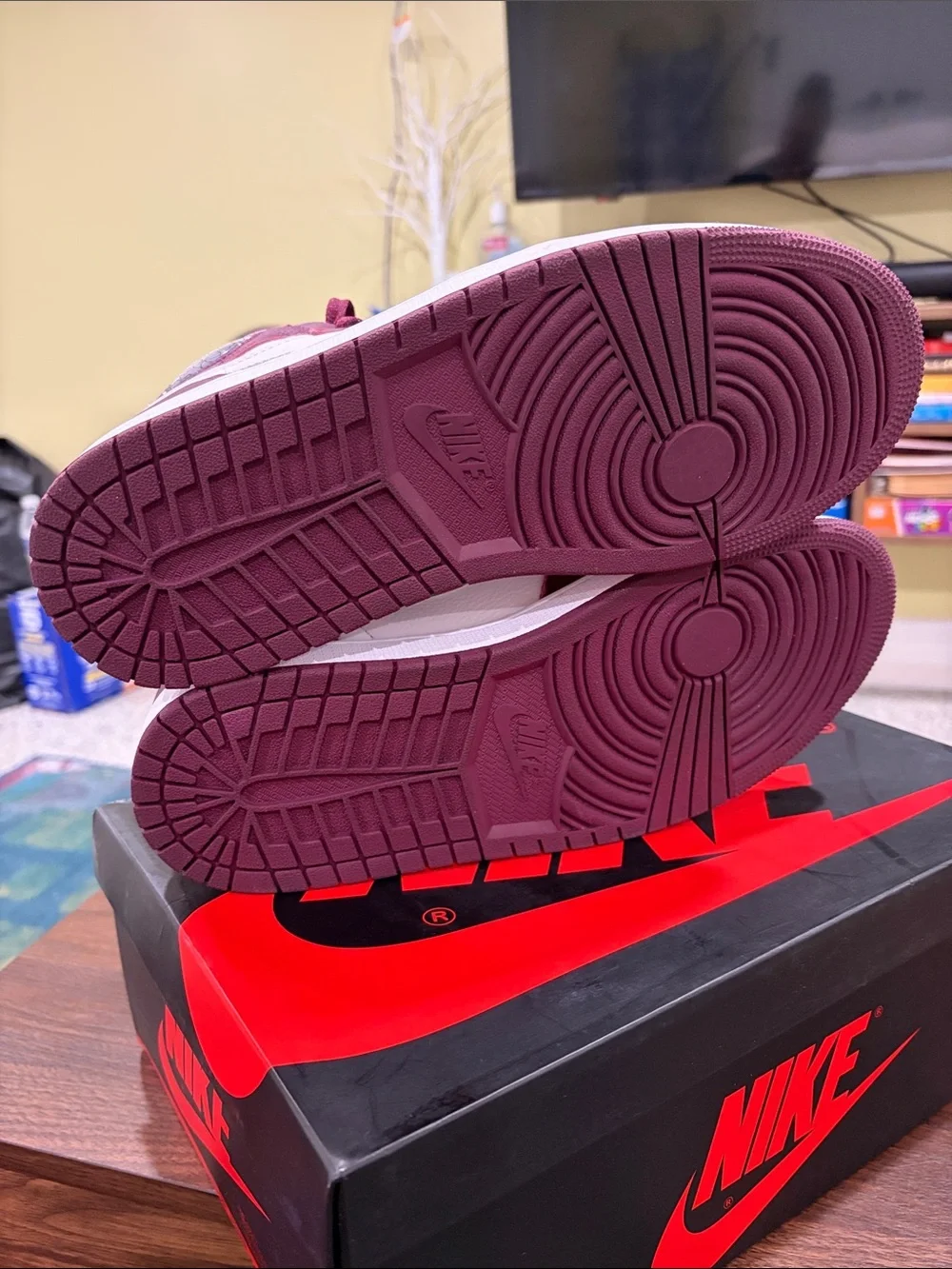 Air Jordan 1 Retro High OG Bordeaux Sz 9.5 Men’s